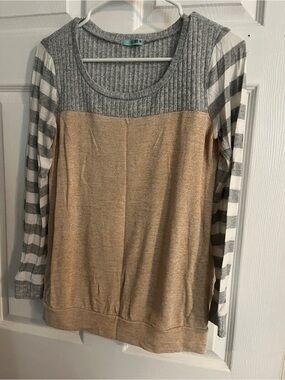 Striped-Sleeve Colorblock Women’s Sweater - Beige & Gray